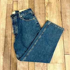 Everlane- The Curvy 90s Cheeky Straight Jeans